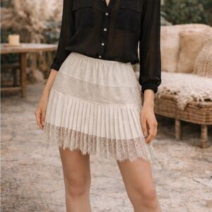 Silky White Lace Elastic Waist Whimsy Lined Skirt Size Medium